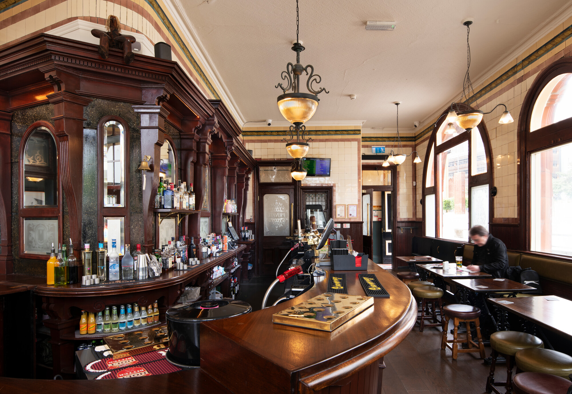 Woodman, Birmingham. Photo by James O. Davies, Historic England The Woodmans dark wooden corner bar.